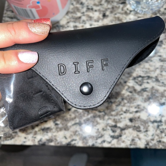 DIFF glasses with prescription - Picture 6 of 6